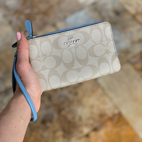 Coach Handbags - NWT❗️COACH double zip Wristlet